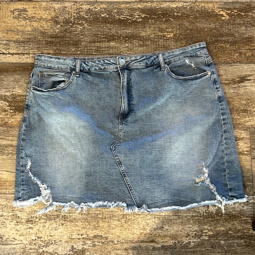 A Beautiful Soul 24 Plus Denim Frayed Hem
Mini Jean Skirt - Light Blue